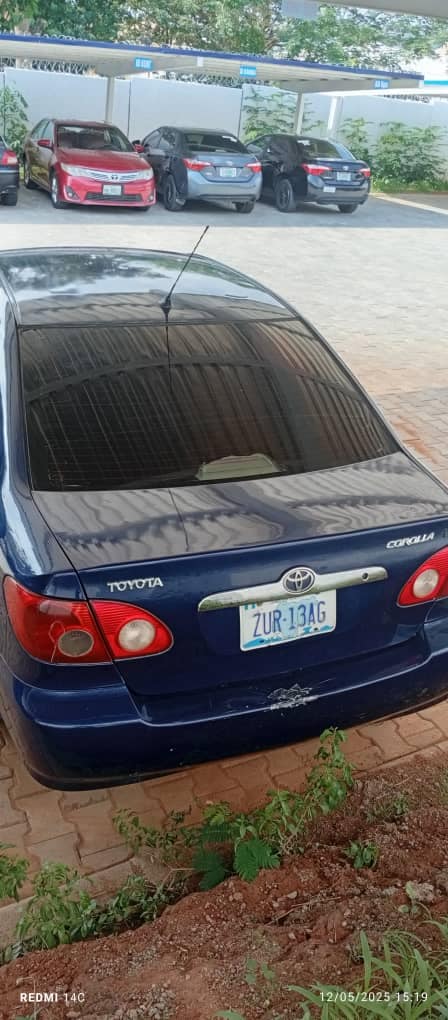 A picture of 2004 TOYOTA COROLLA LE.