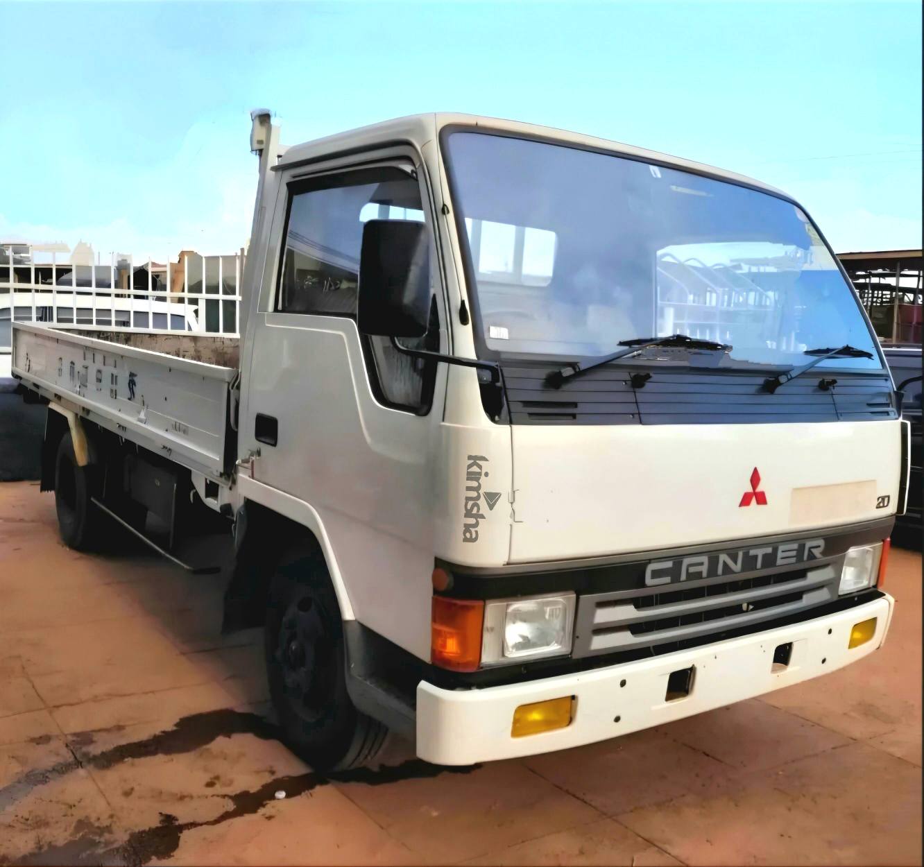 A picture of CANTER TRUCK 4D33