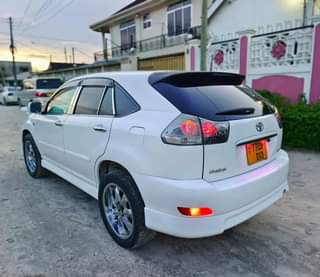 A picture of TOYOTA HARRIER NEW MODEL BEI 25M 0757455444