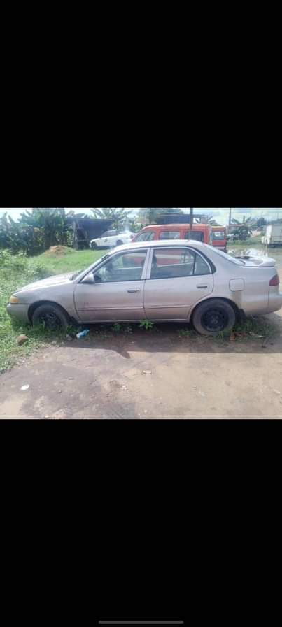A picture of 2000 Toyota Corolla 2000