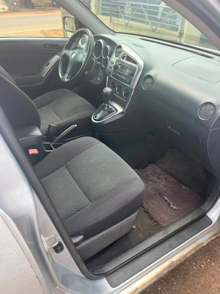 A picture of Toyota Matrix 06