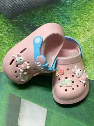 crocs