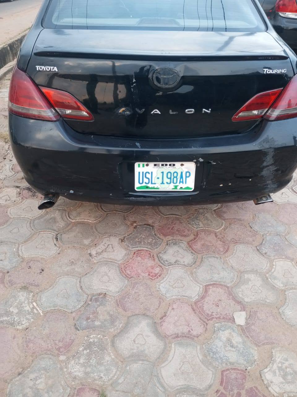 A picture of Toyota Avalon 08