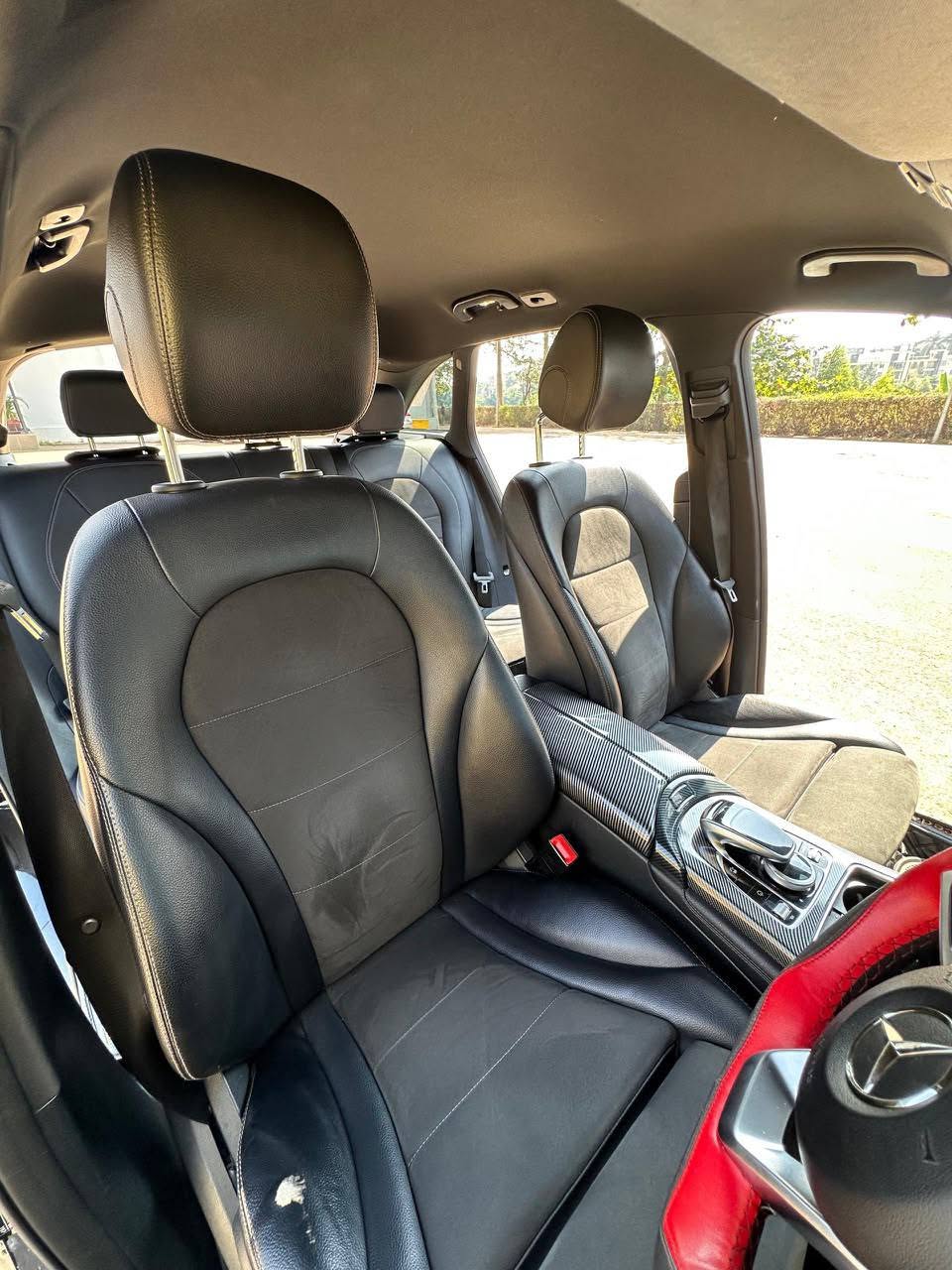 A picture of GLC UBQ 220d 2017 9 gear transmission