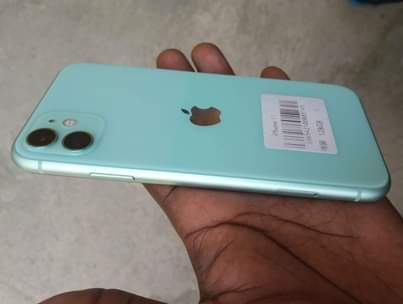 A picture of Iphone 11 128gb