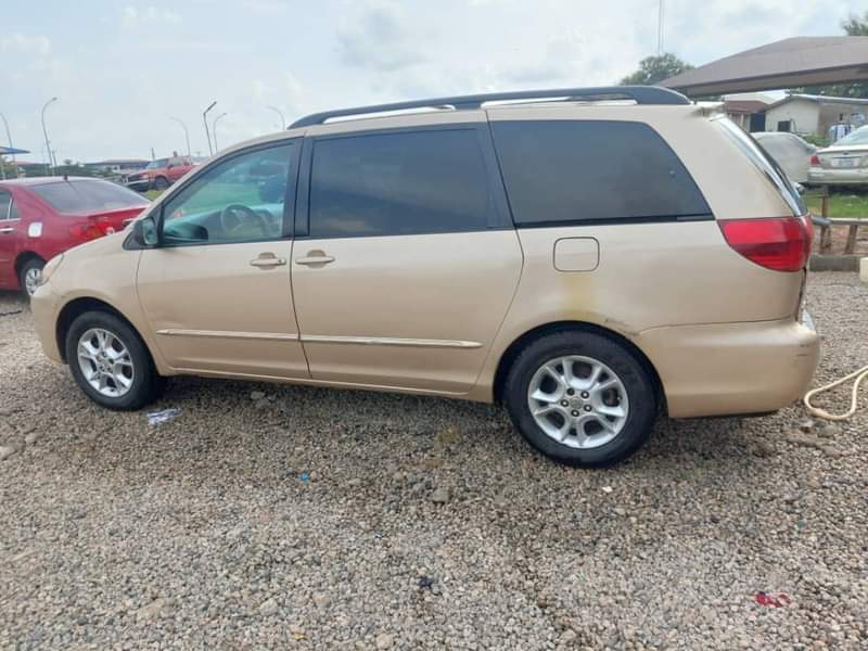 A picture of 2005 Toyota Sienna XLE LIMITED Best price 5 3M THIS