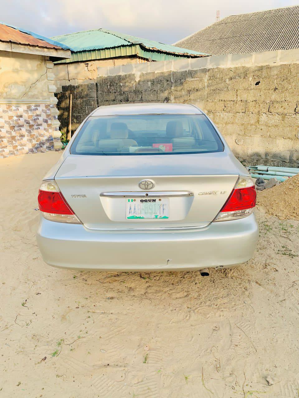 A picture of Toyota Camry 04 6 plugs 08030481307