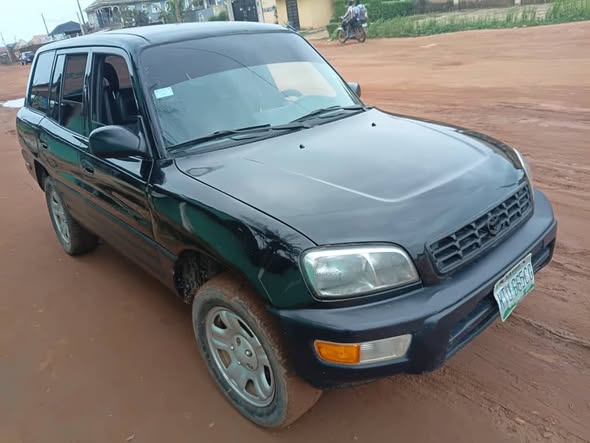 A picture of 2000 Toyota RAV4