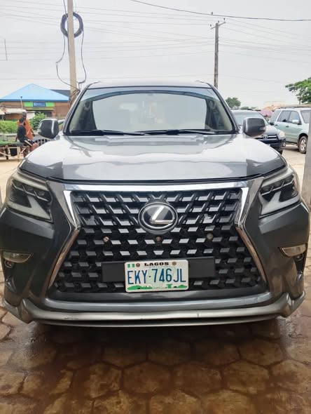 A picture of Lexus GX460 upgraded