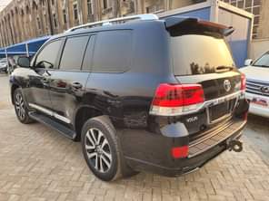 A picture of 2019 Land Cruiser V8 foreign price 79M Location Abuja 08160229978