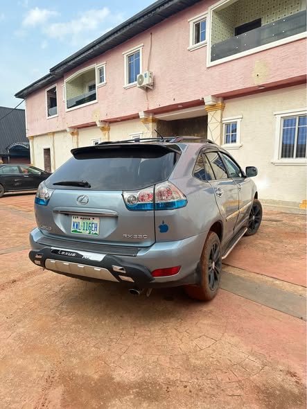 A picture of Rx330 neatly used