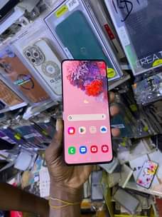 A picture of Samsung galaxy S20 dous 5G