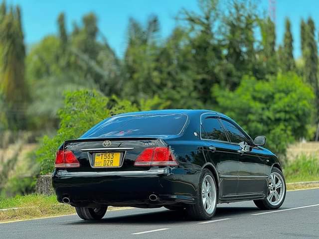 A picture of CROWN ATHLETIC MIL 14 CALL 0712827933 FULL AC CC 2490