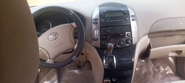 A picture of 2008 Toyota sienna