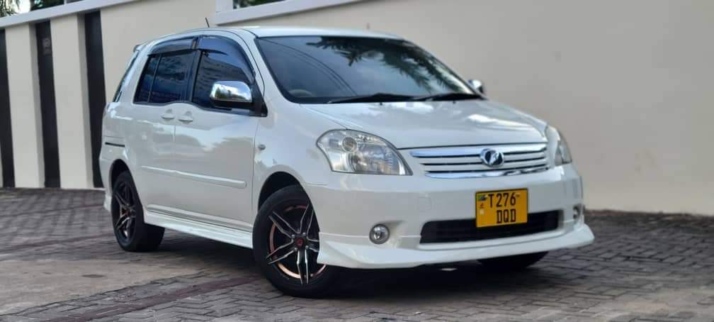 A picture of TOYOTA RAUM BEI 11 8M 0682287760