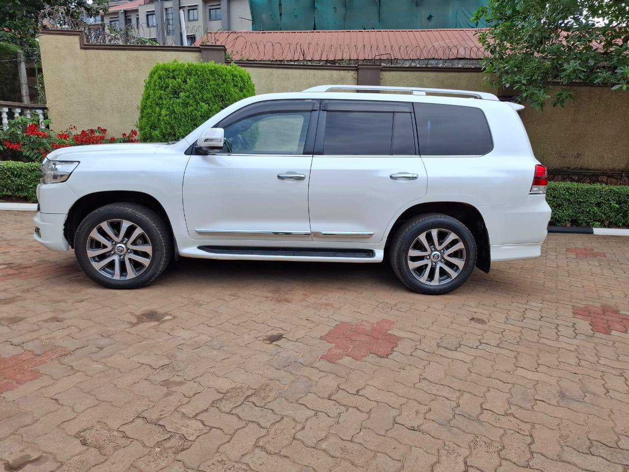A picture of TOYOTA V8 ZX 2017