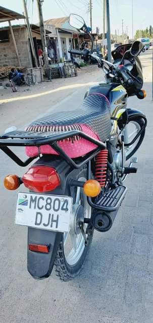 A picture of TVS HLX X 150