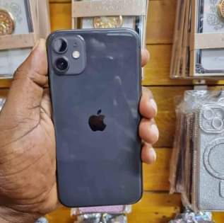 A picture of iphone eleven plain gb64 0682487458