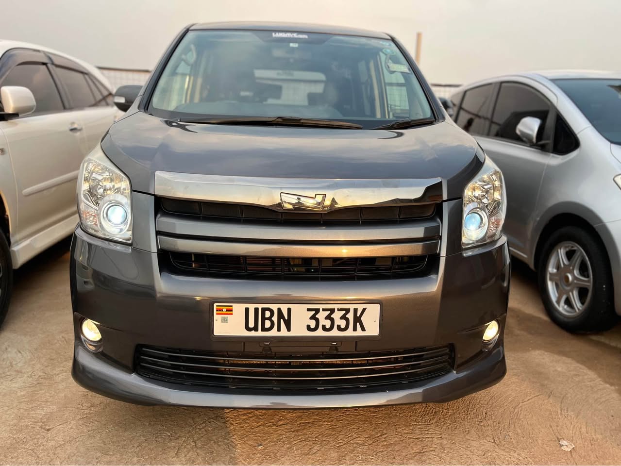 A picture of Toyota Noah SI grade