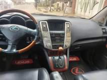 A picture of Lexus RX 330