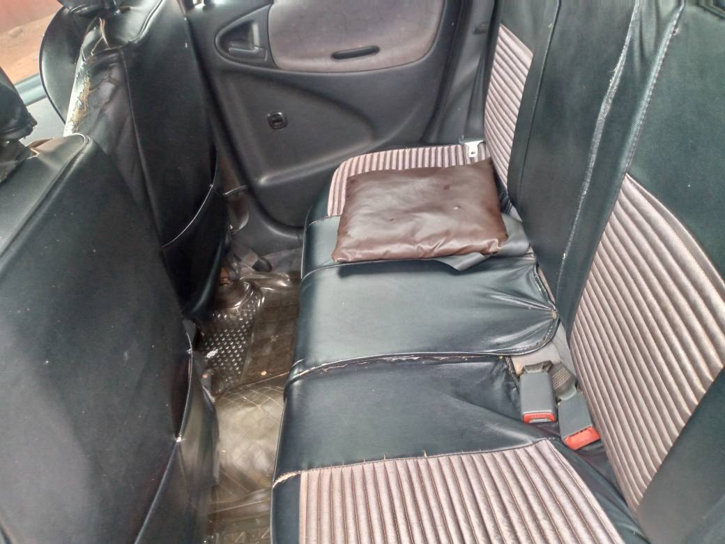 A picture of Toyota vitz model 2000 12m negotiable.call 256700951820