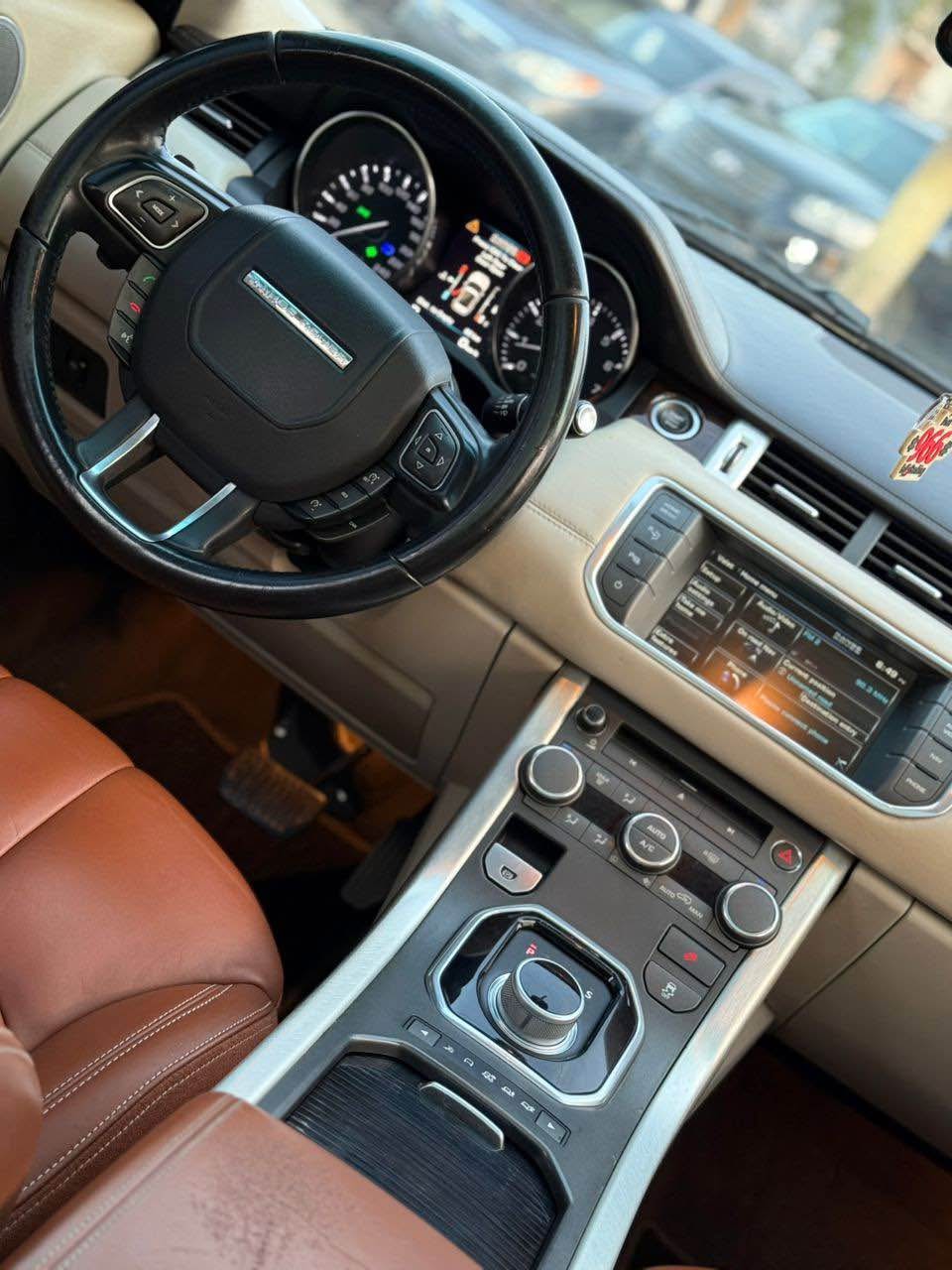 A picture of Range Rover evoque 2015