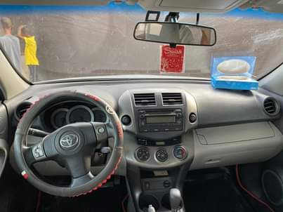 A picture of TOYOTA RAV4 2012