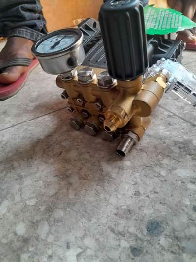 A picture of 2 0 head pump