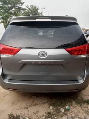 A picture of 012 Toyota sienna