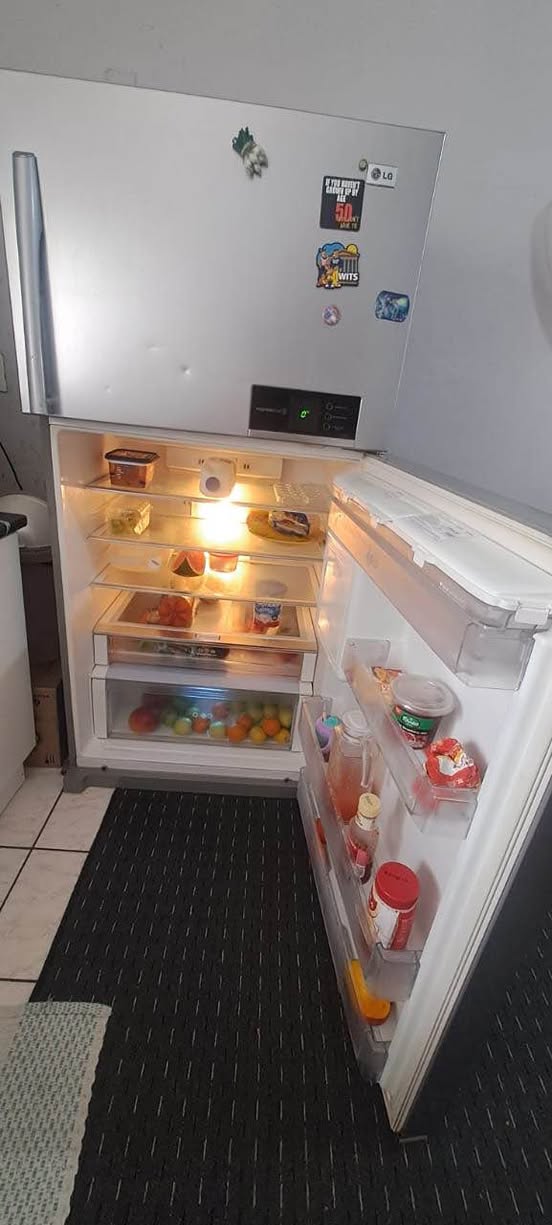 A picture of LG fridge in good working condition