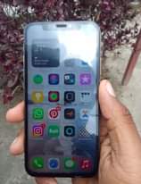 A picture of IPhone X na 7 plain