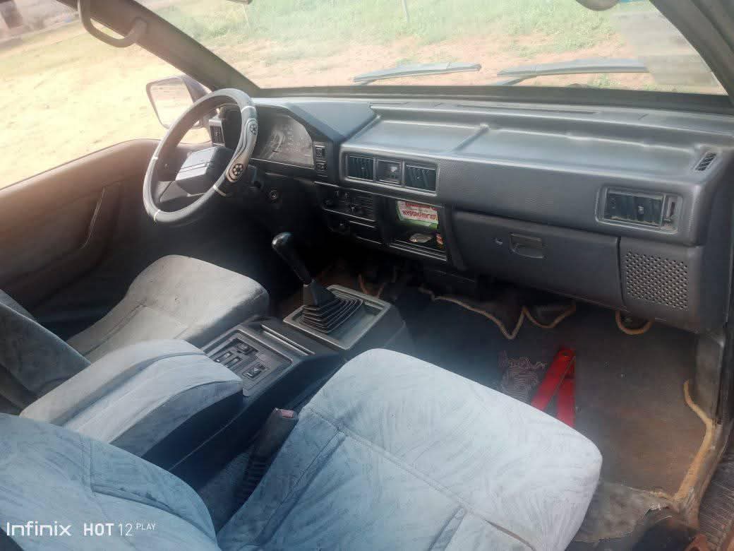 A picture of 2005 Mitsubishi Bus l300