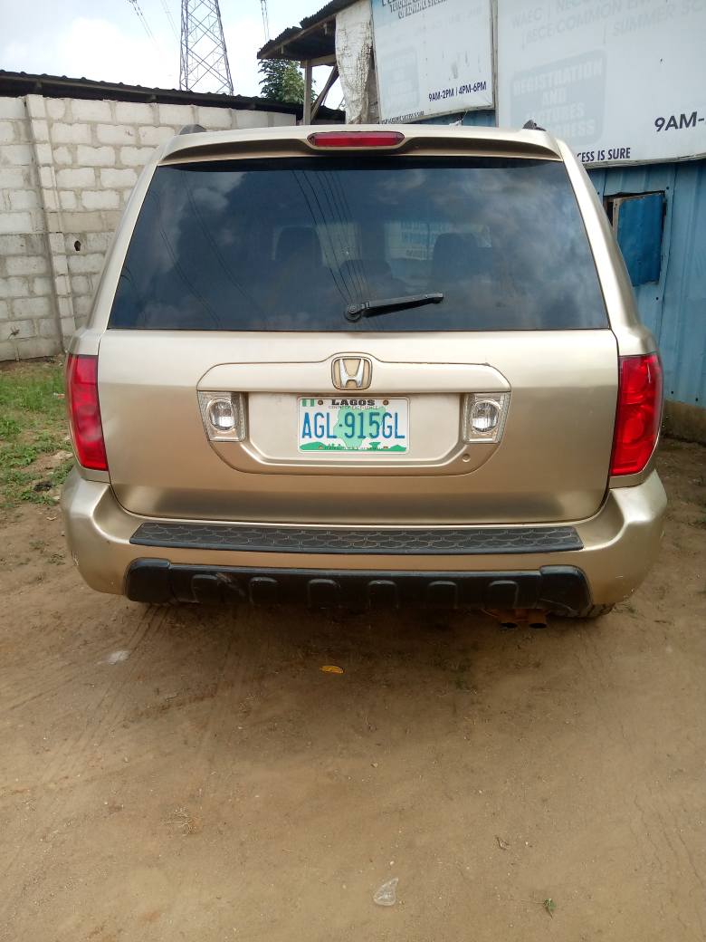 A picture of Honda pilot 05 for sale in ikorodu. 08036708656 08081315628. Engine