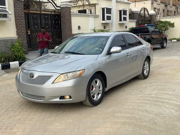 A picture of Toyota Camry 2008 model With an ANDROID SCREEN Neatly baked