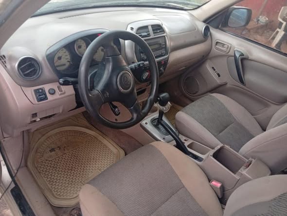 A picture of 2005 Toyota RAV4
