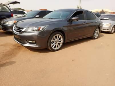 A picture of Honda Accord 2013