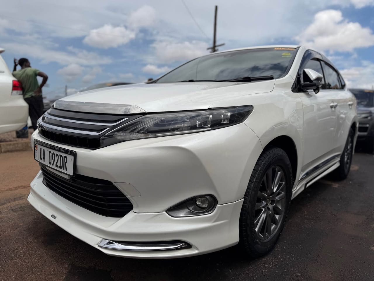 A picture of Toyota Harrier 2016