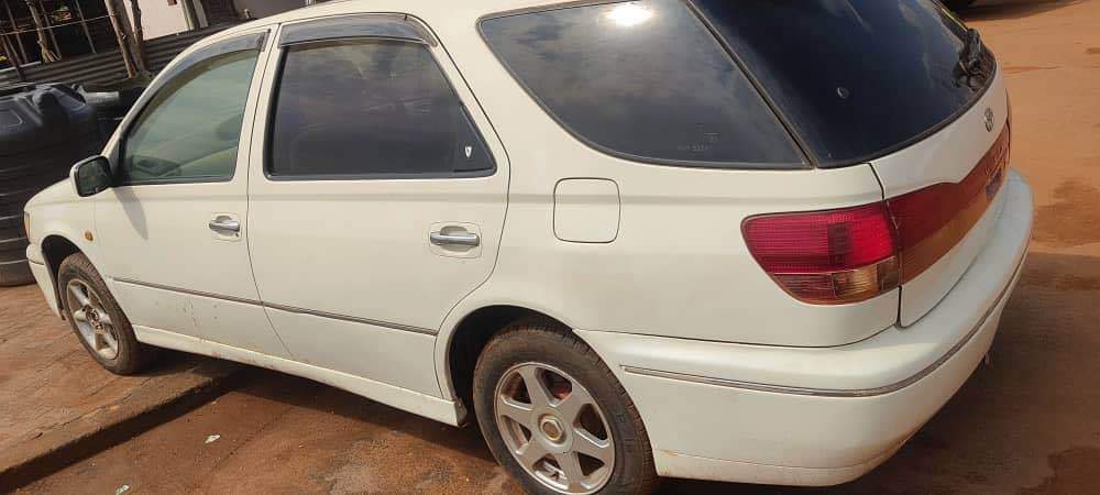 A picture of Toyota vista ardeo 6.5m
