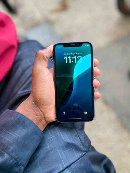 A picture of Iphone 11 128gb wifi only at 250k For more information