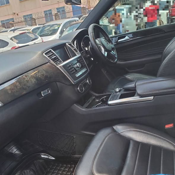 A picture of ML350 2012 85M