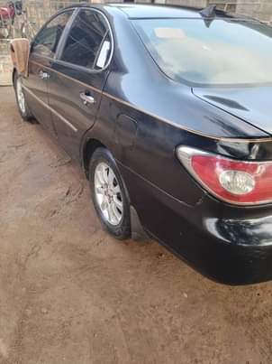 A picture of LexusES 300