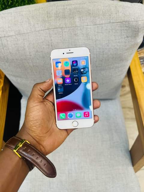 A picture of iphone 7Plain Gb 32 Clean Sana