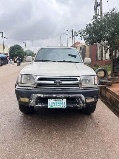 A picture of Sharp 2001 Toyota 4Runner Limited edition full option Direct to