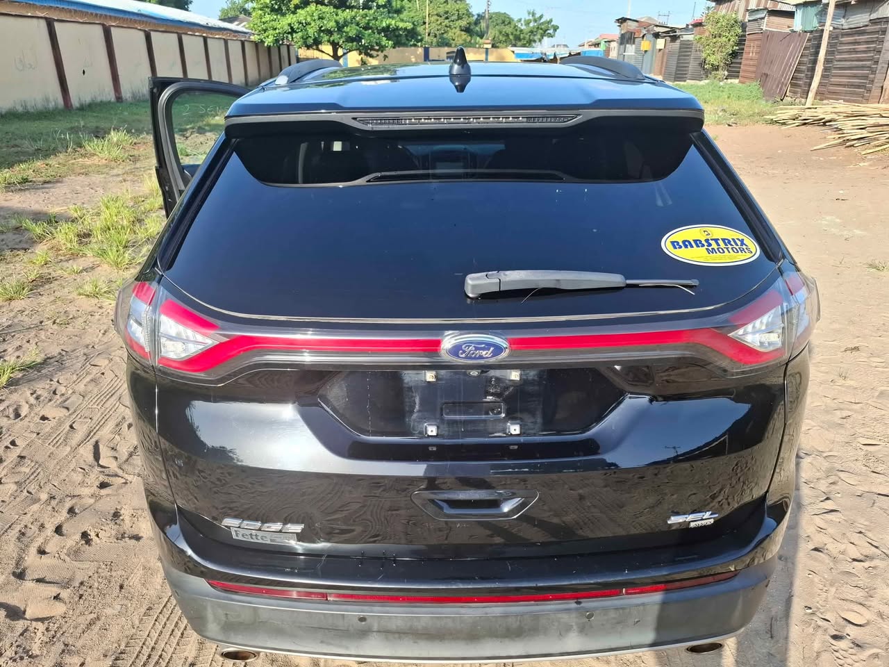 A picture of Ford Edge 2017 model