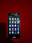 A picture of Samsung j5 prime. Mpya ila ina kreki chache hapo juu