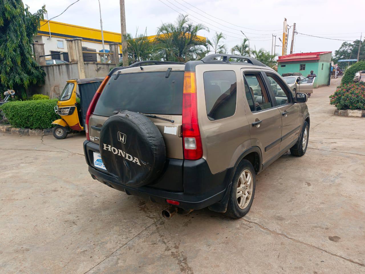 A picture of Clean and Sound Honda CR V Comfortable Runabout Vehicle 2004