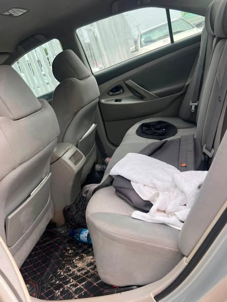 A picture of Toyota Camry 06