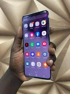 A picture of Samsung galaxy S20 plus