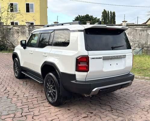 A picture of TOYOTA LAND