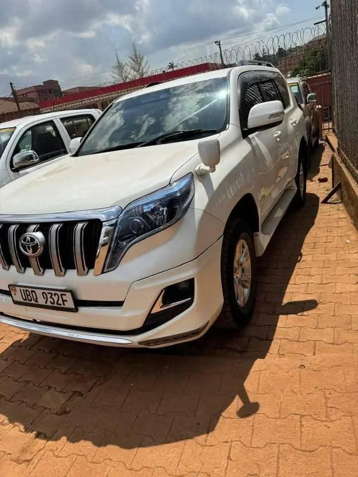 A picture of 2014 Land cruiser TX .